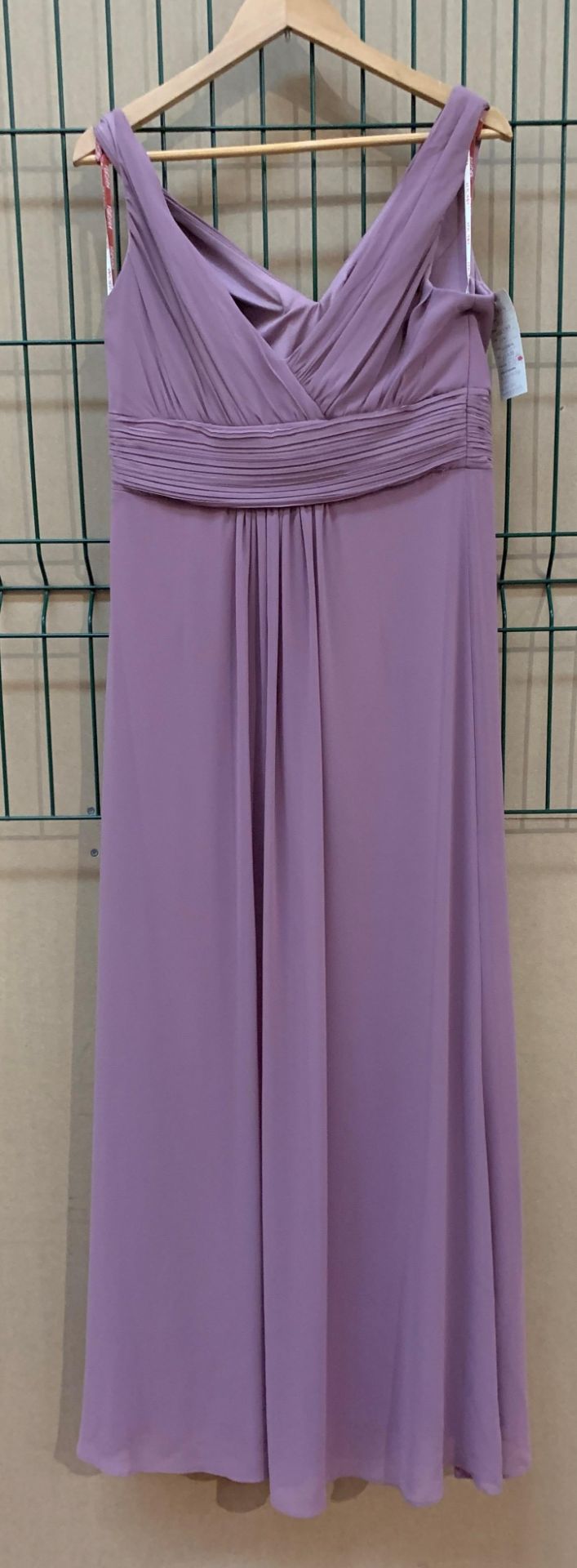 A bridesmaid/prom dress by Veromia, mode - Image 2 of 2