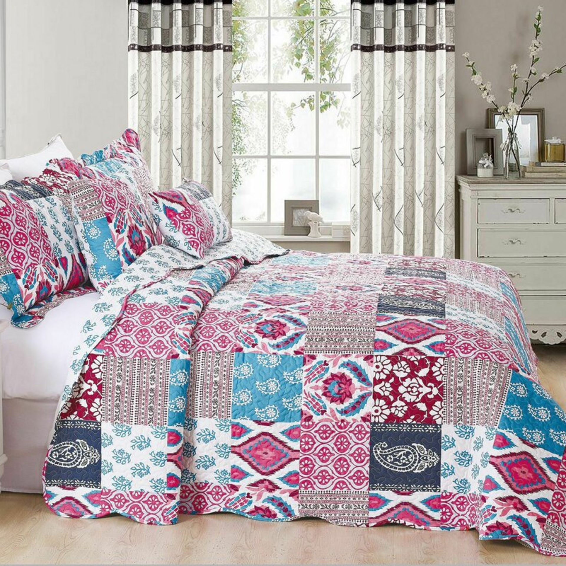 Cater Bedspread Set with Pillow Sham by