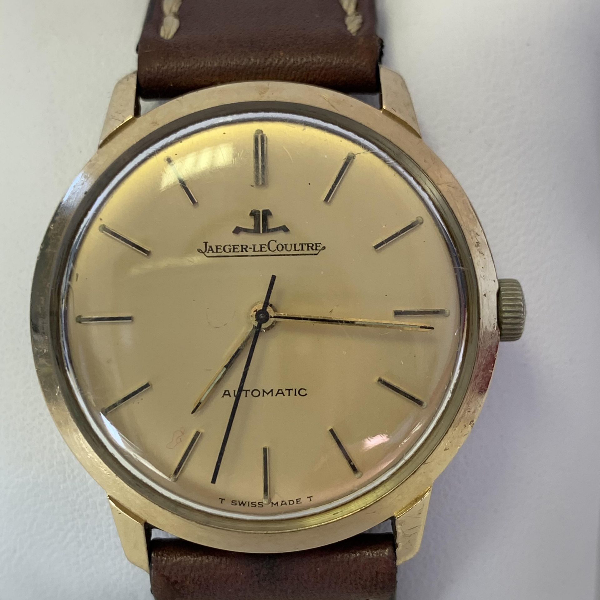 Gentleman's Jaeger Le Couture wrist watch in 9ct gold case, approximately 12.