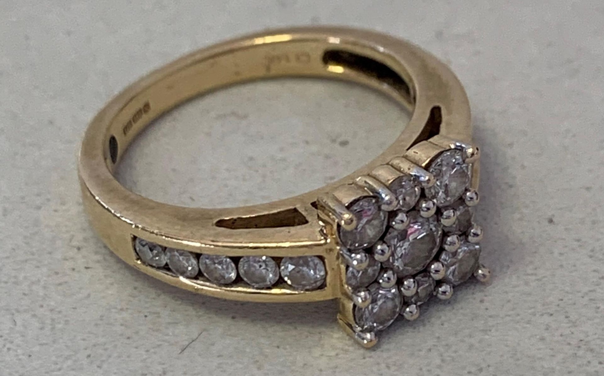 14ct gold hallmarked ladies diamond cluster ring (1.