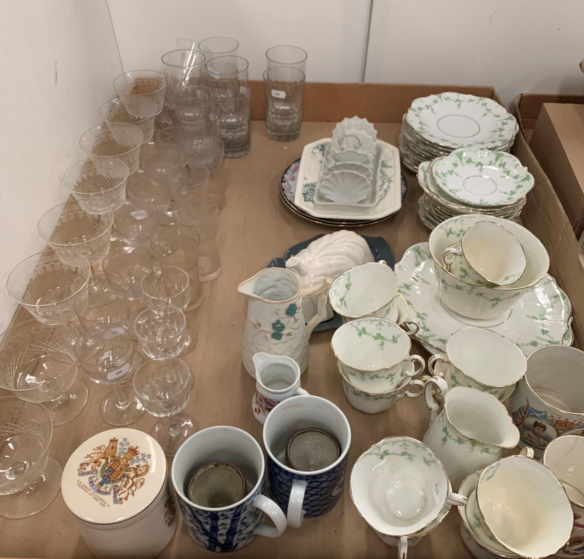 Contents to tray - Ivy patterned part tea service, glasses,