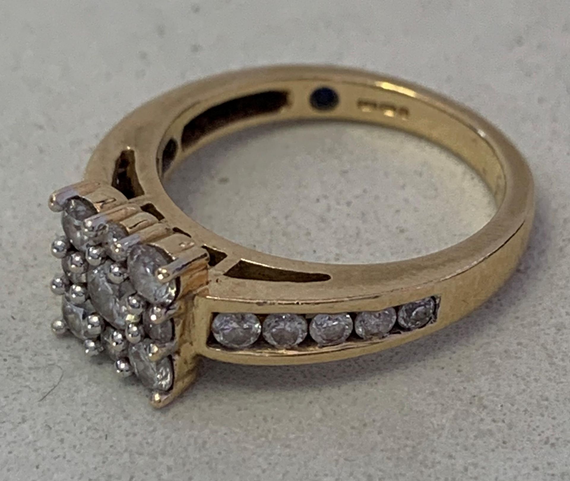 14ct gold hallmarked ladies diamond cluster ring (1. - Image 3 of 6