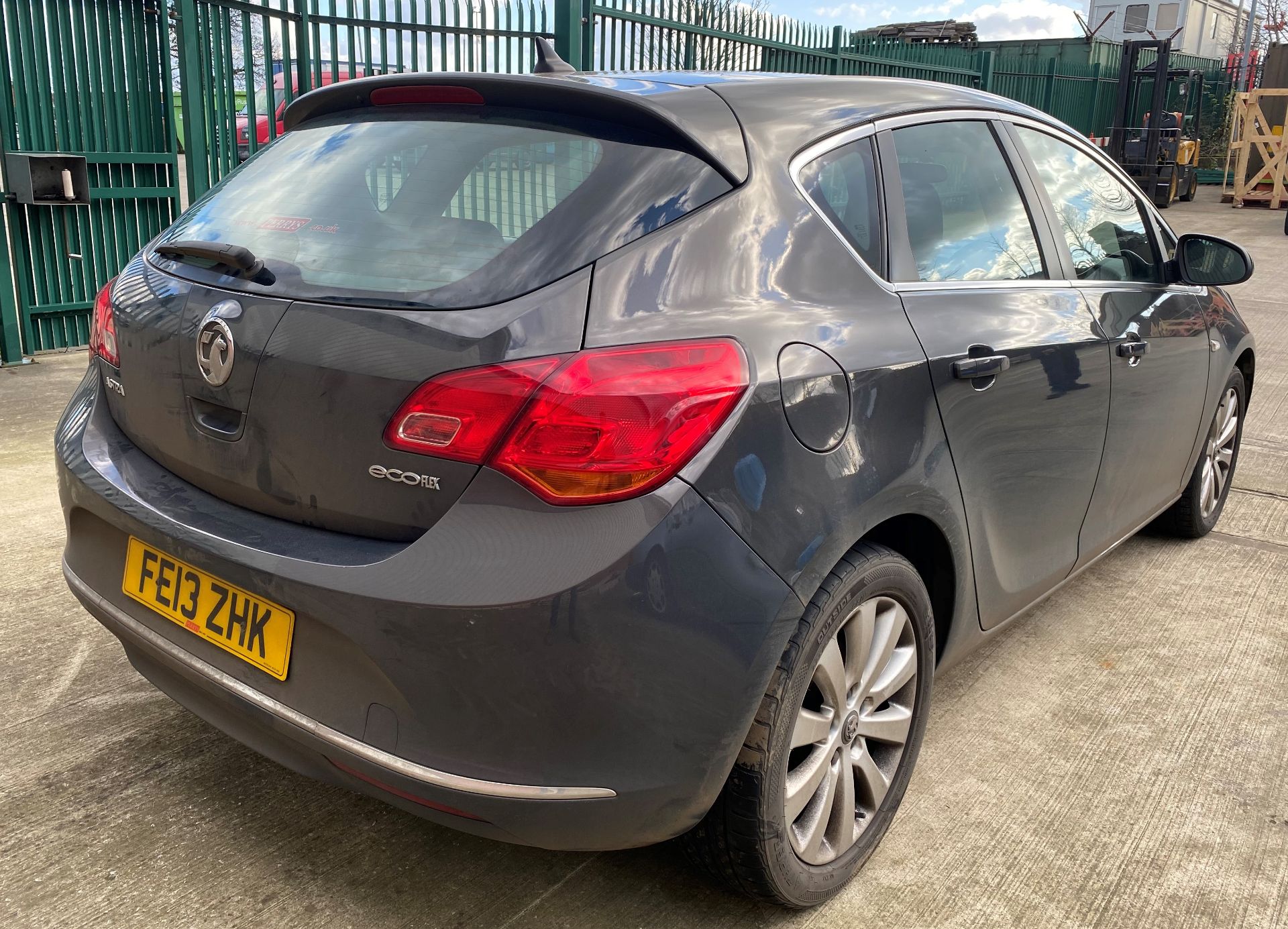 SEIZED VEHICLE - SOLD ON BEHALF OF A HIGH COURT ENFORCEMENT OFFICER. VAUXHALL ASTRA 1. - Image 4 of 10