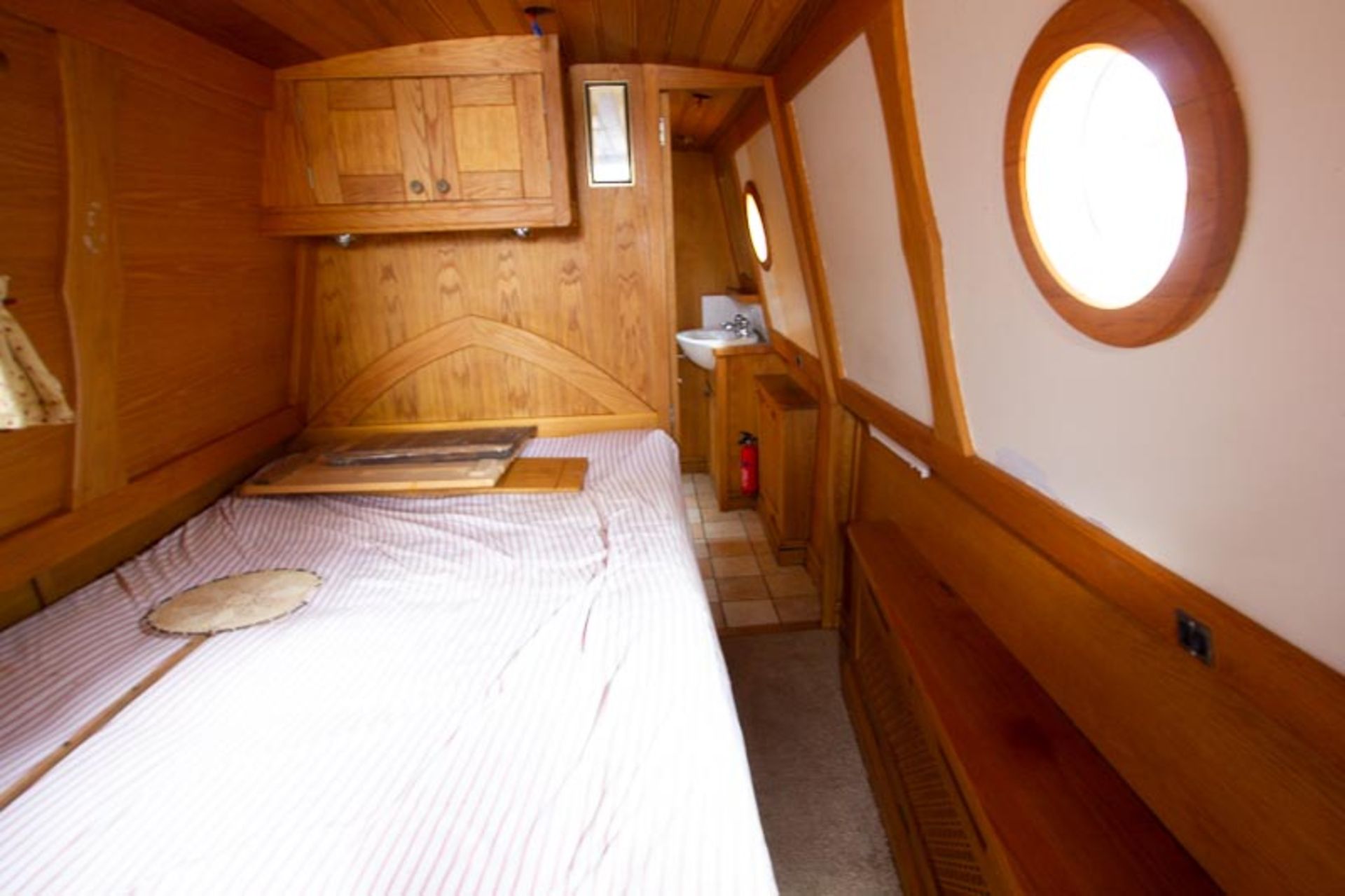 NARROWBOAT - SOLD ON BEHALF OF A HIGH COURT ENFORCEMENT OFFICER. - Image 7 of 33