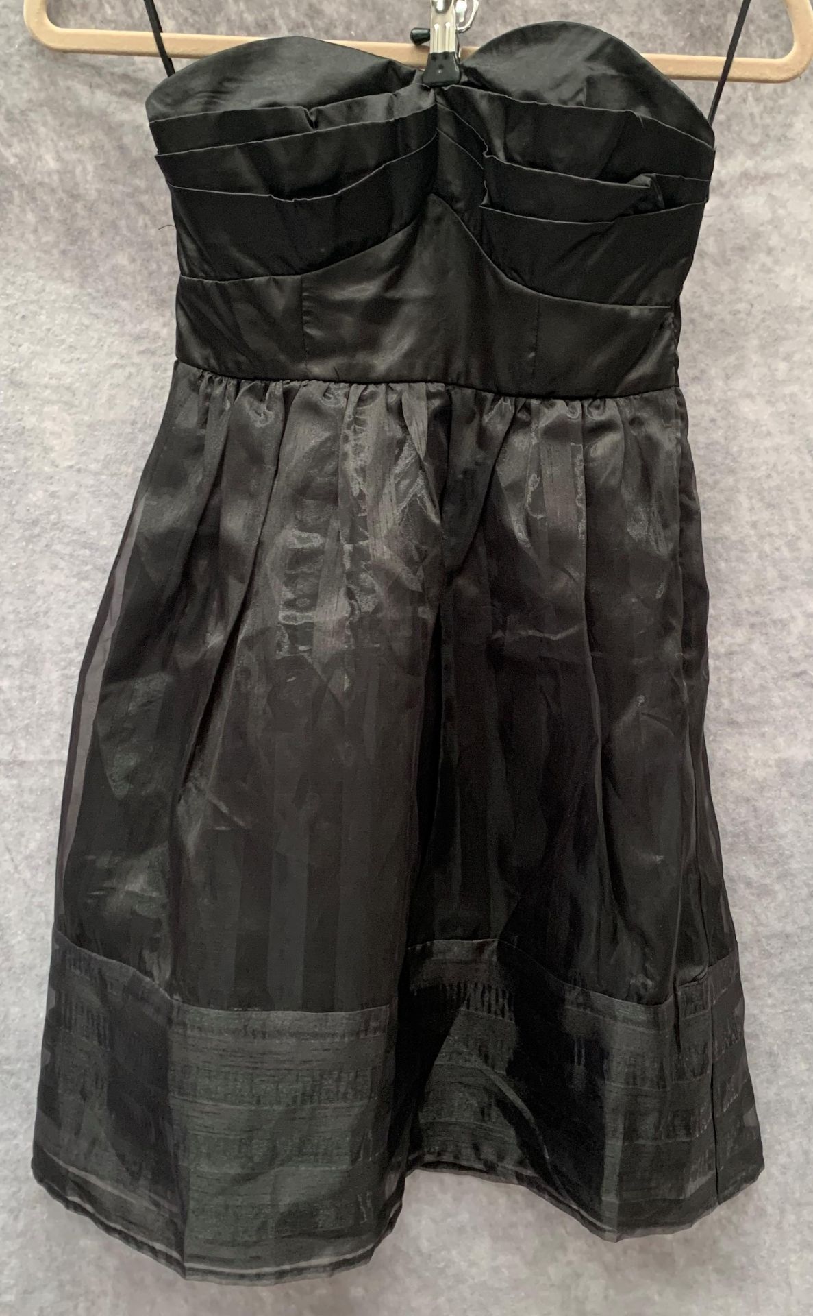 A Vera Moda ladies short dress, black, size 8,