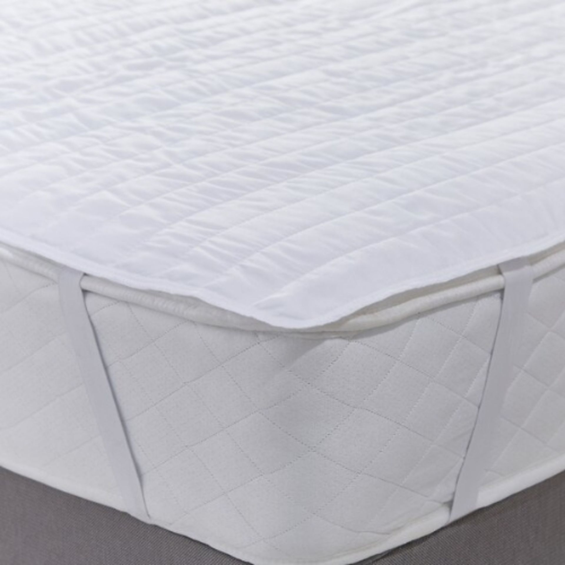 Quilted Hypoallergenic Mattress Protector - kingsize by Silentnight