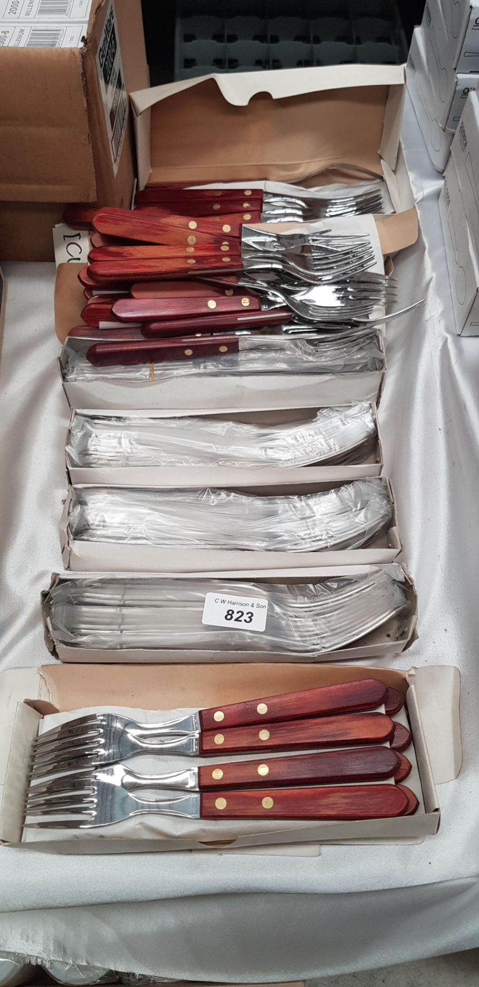 LARGE QTY OF KNIVES, FORKS,