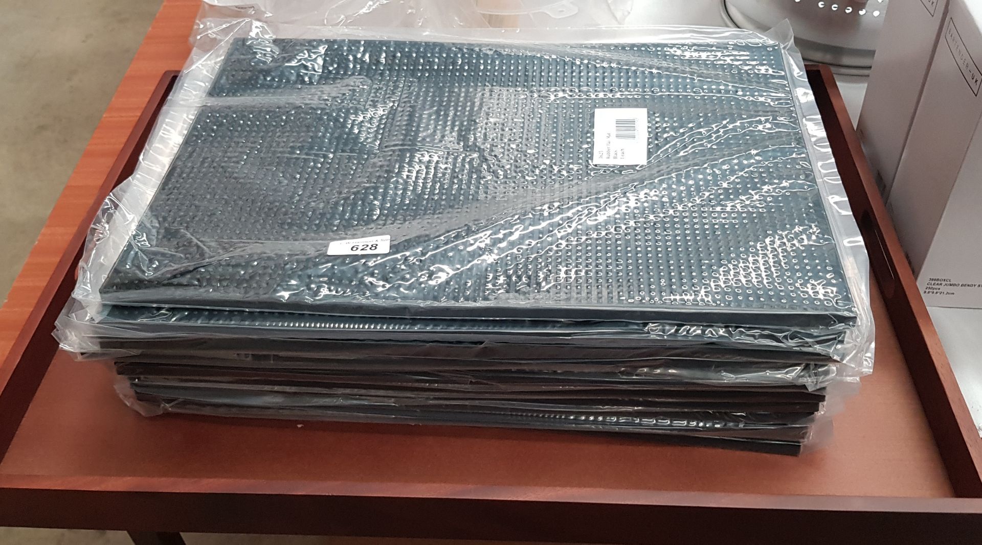 APPROX 11 RUBBER BAR MATS & 1 LARGE DRINKS TRAY