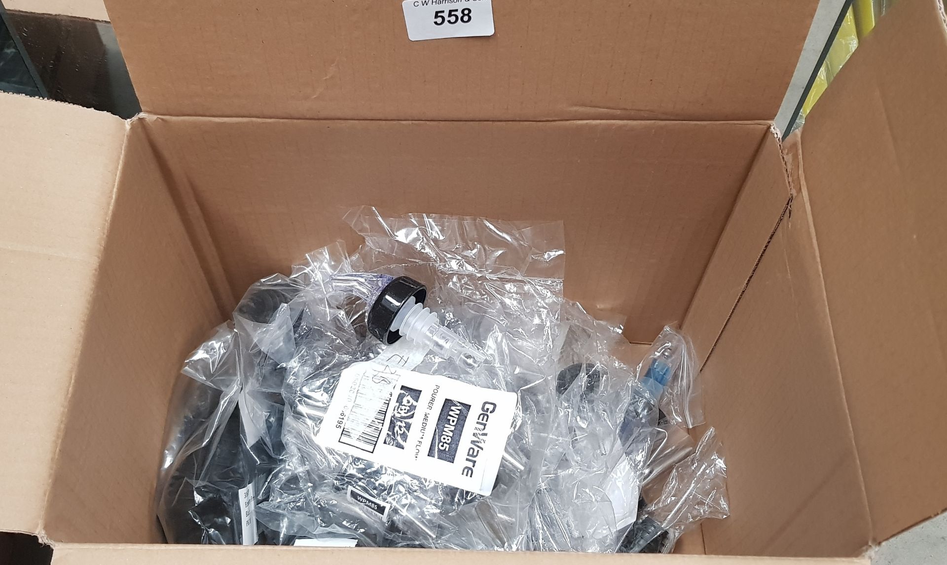 BOX OF BOTTLE POUR STOPPERS