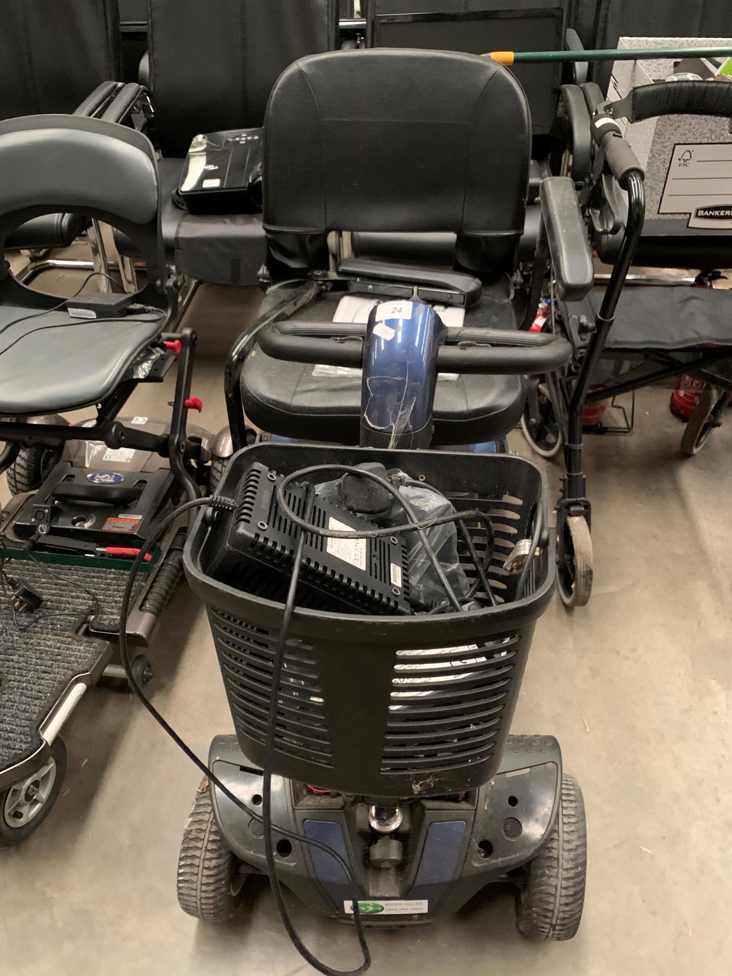 A Pride Elite Sport Go Go 4 wheel mobility scooter complete with charger, one key and manual. - Image 4 of 5