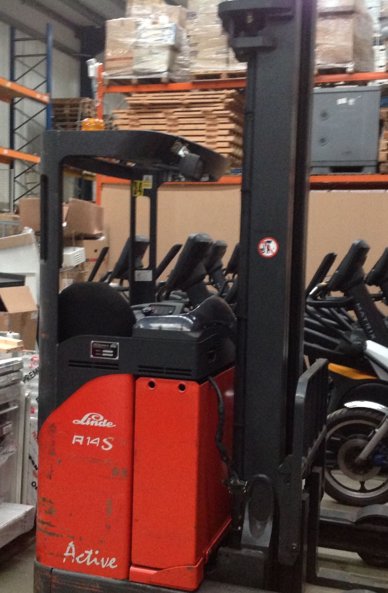 A LANSING LINDE R14S ACTIVE Electric reach truck - orange Hours shown: 338. - Image 12 of 18