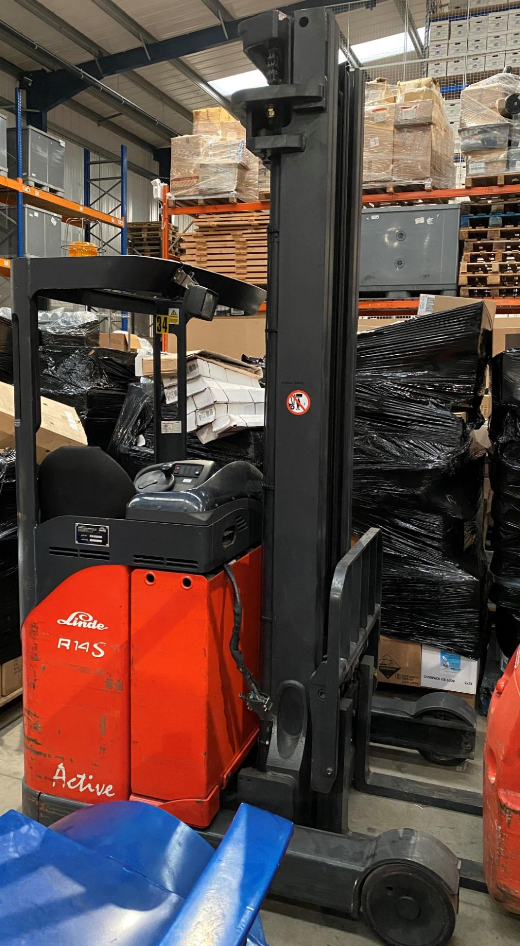 A LANSING LINDE R14S ACTIVE Electric reach truck - orange Hours shown: 338. - Image 13 of 18