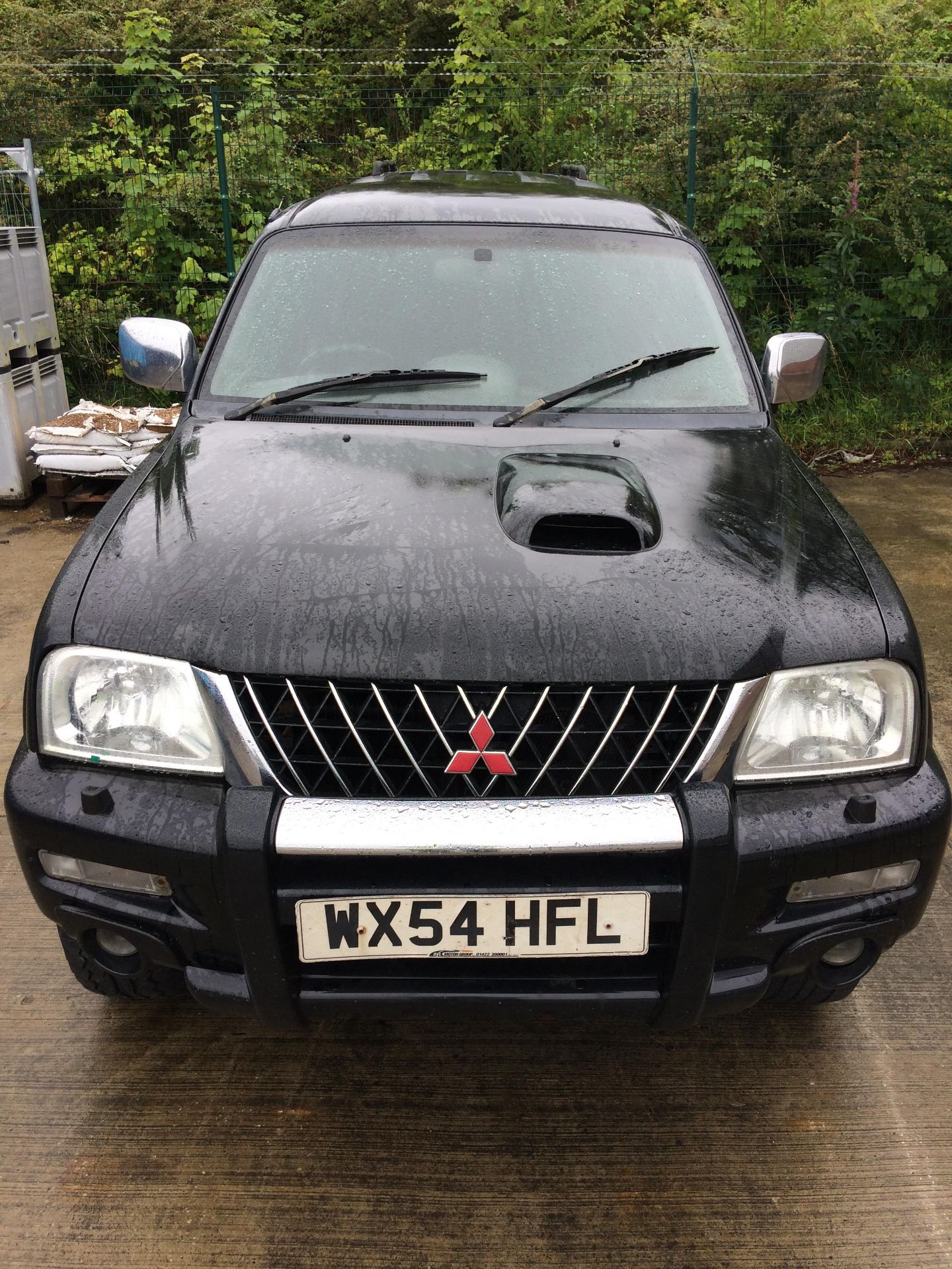 MITSUBISHI L200 WARRIOR LWB DOUBLE CAB 4x4 - diesel - black- grey leather interior - 5 speed