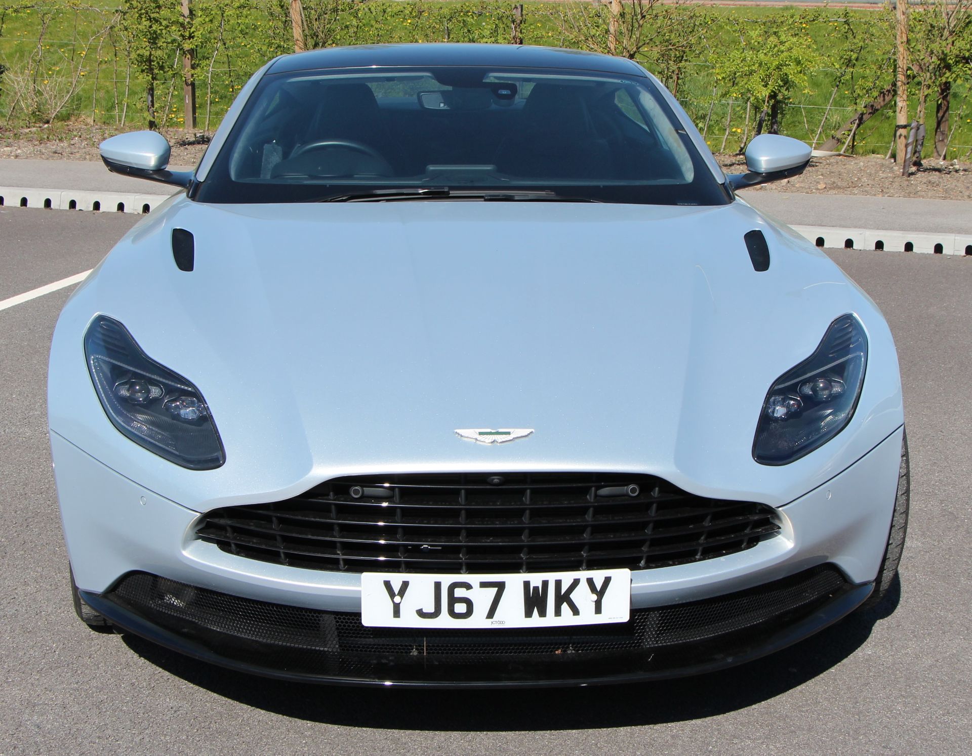 ASTON MARTIN DB11 V8 AUTOMATIC (3982cc) COUPE - 8 speed automatic - petrol - silver - dark - Image 57 of 68