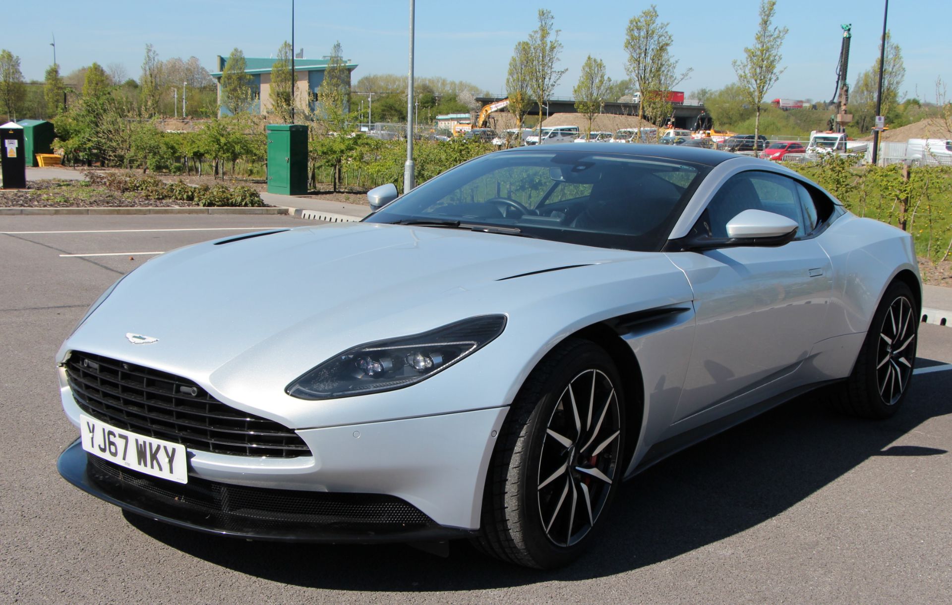 ASTON MARTIN DB11 V8 AUTOMATIC (3982cc) COUPE - 8 speed automatic - petrol - silver - dark - Image 58 of 68