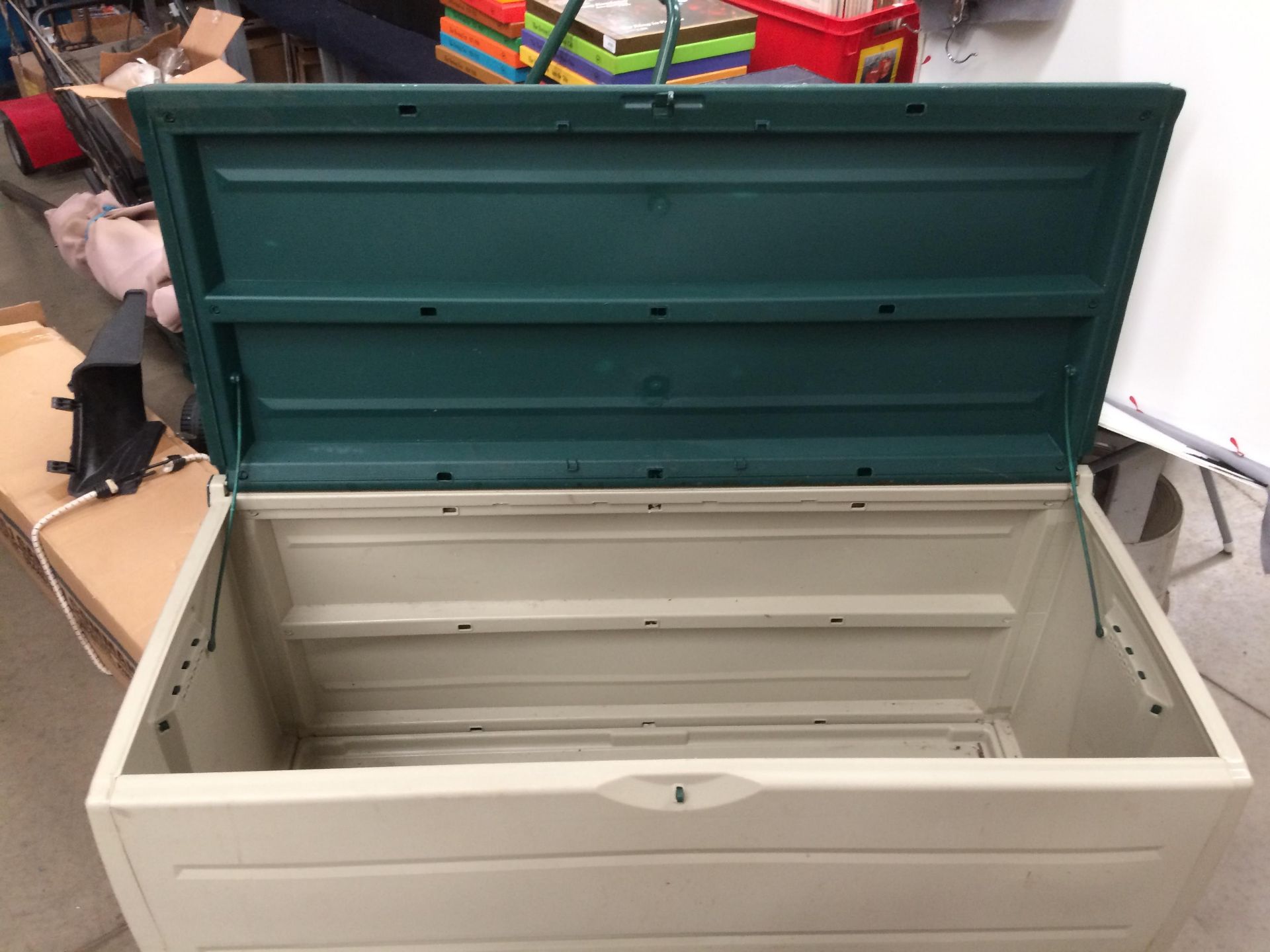 A beige moulded plastic garden storage box with green top 120 x 64 x 50cm high - manufacturer Keter - Image 2 of 2