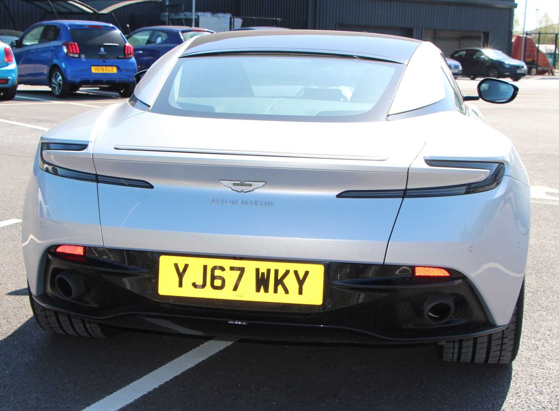 ASTON MARTIN DB11 V8 AUTOMATIC (3982cc) COUPE - 8 speed automatic - petrol - silver - dark - Image 32 of 68