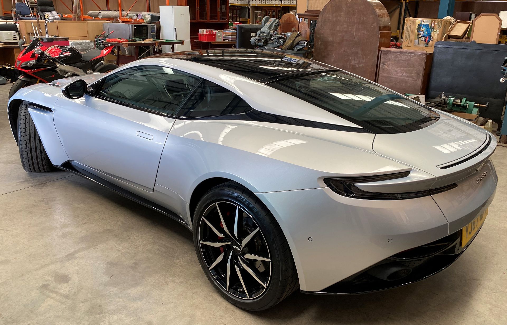 ASTON MARTIN DB11 V8 AUTOMATIC (3982cc) COUPE - 8 speed automatic - petrol - silver - dark - Image 3 of 68