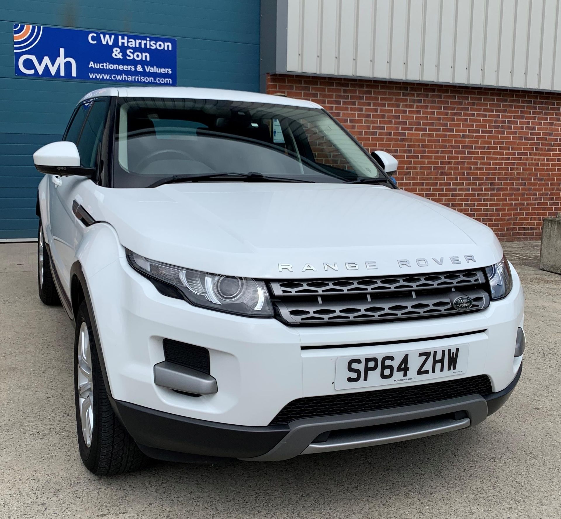 LANDROVER RANGE ROVER EVOQUE PURE S (2179CC) ESTATE - Diesel - White - 6 speed manual Reg No: SP64