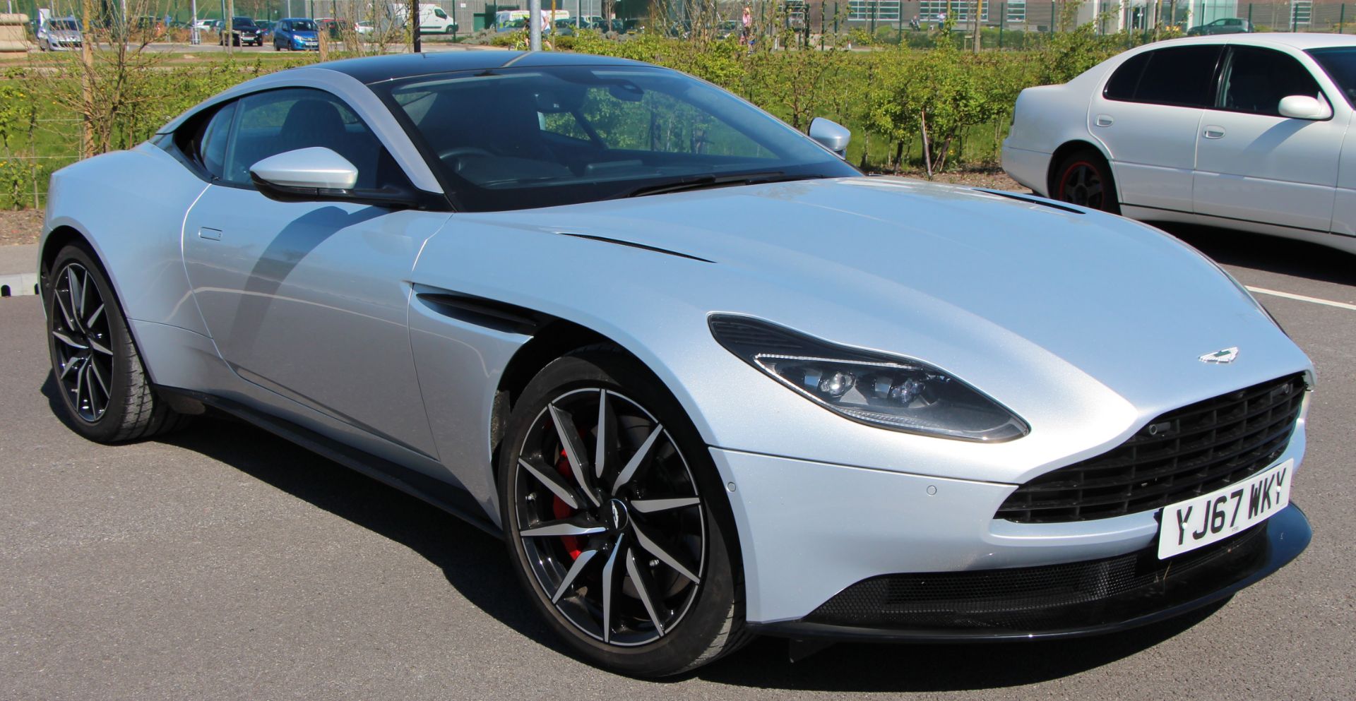 ASTON MARTIN DB11 V8 AUTOMATIC (3982cc) COUPE - 8 speed automatic - petrol - silver - dark - Image 26 of 68