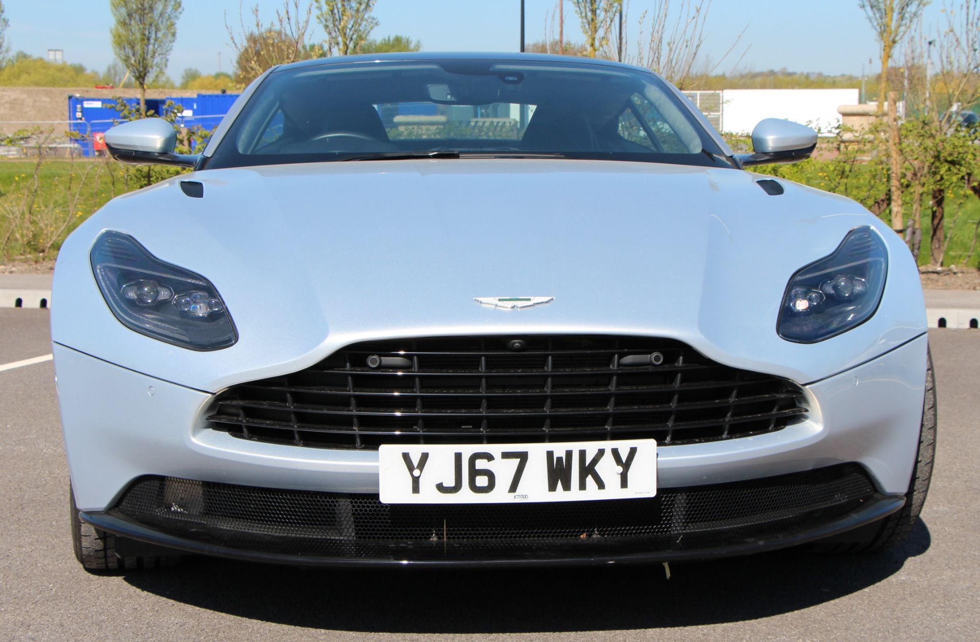 ASTON MARTIN DB11 V8 AUTOMATIC (3982cc) COUPE - 8 speed automatic - petrol - silver - dark - Image 23 of 68