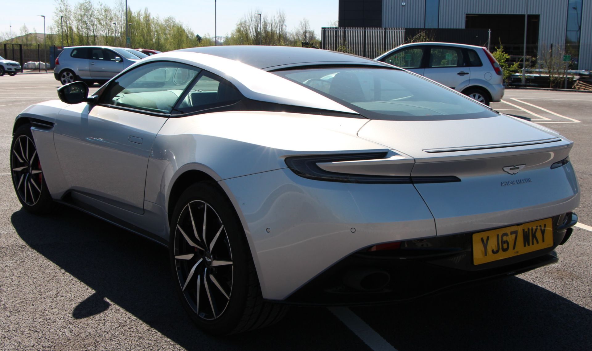 ASTON MARTIN DB11 V8 AUTOMATIC (3982cc) COUPE - 8 speed automatic - petrol - silver - dark - Image 35 of 68