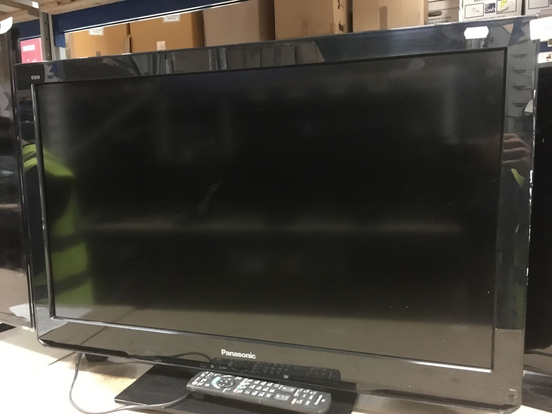 Panasonic Viera TX-L32C3B 32" LCD TV with remote control