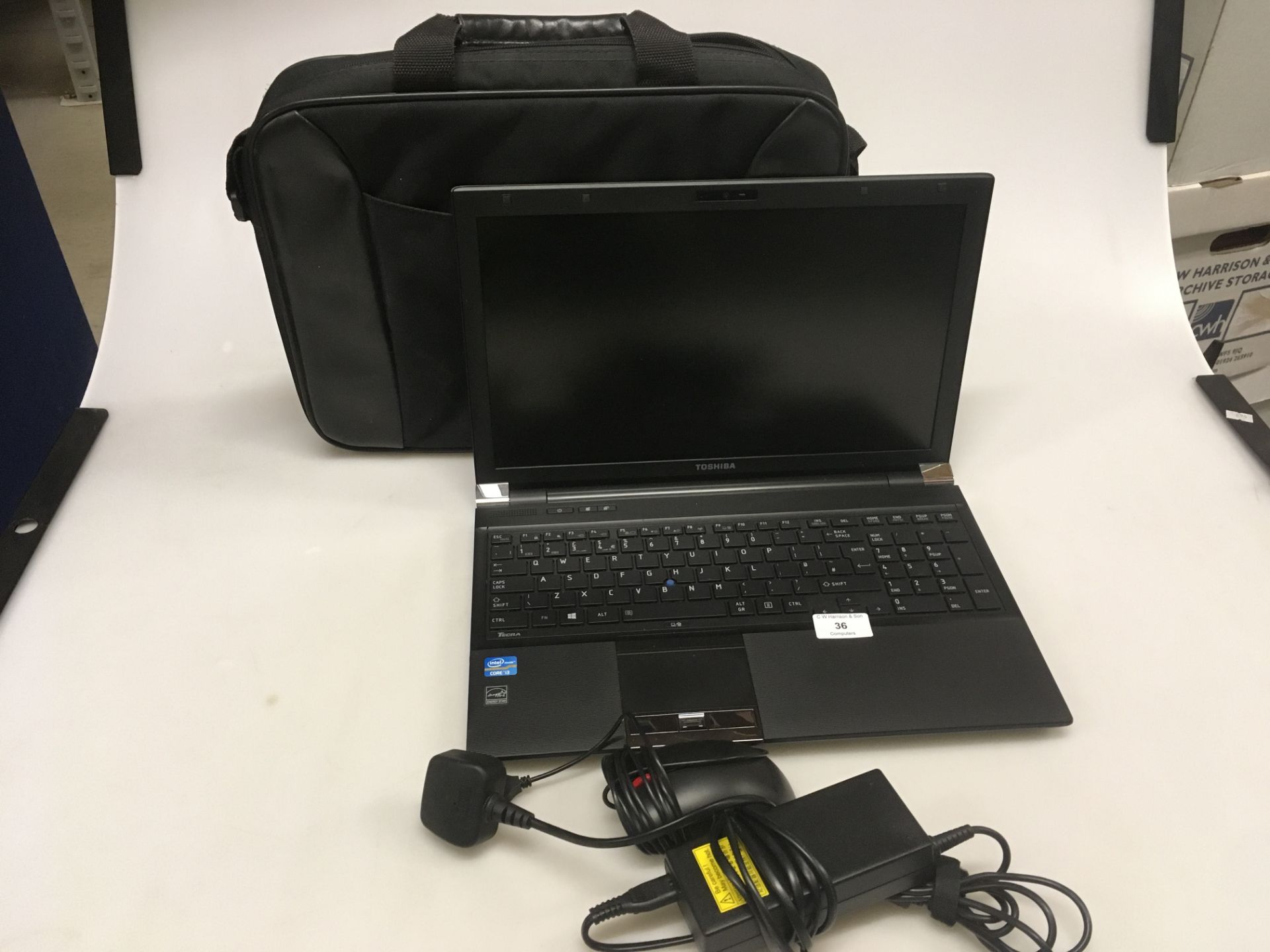 Toshiba Tecra R950-1EJ laptop computer with power adapter and bag