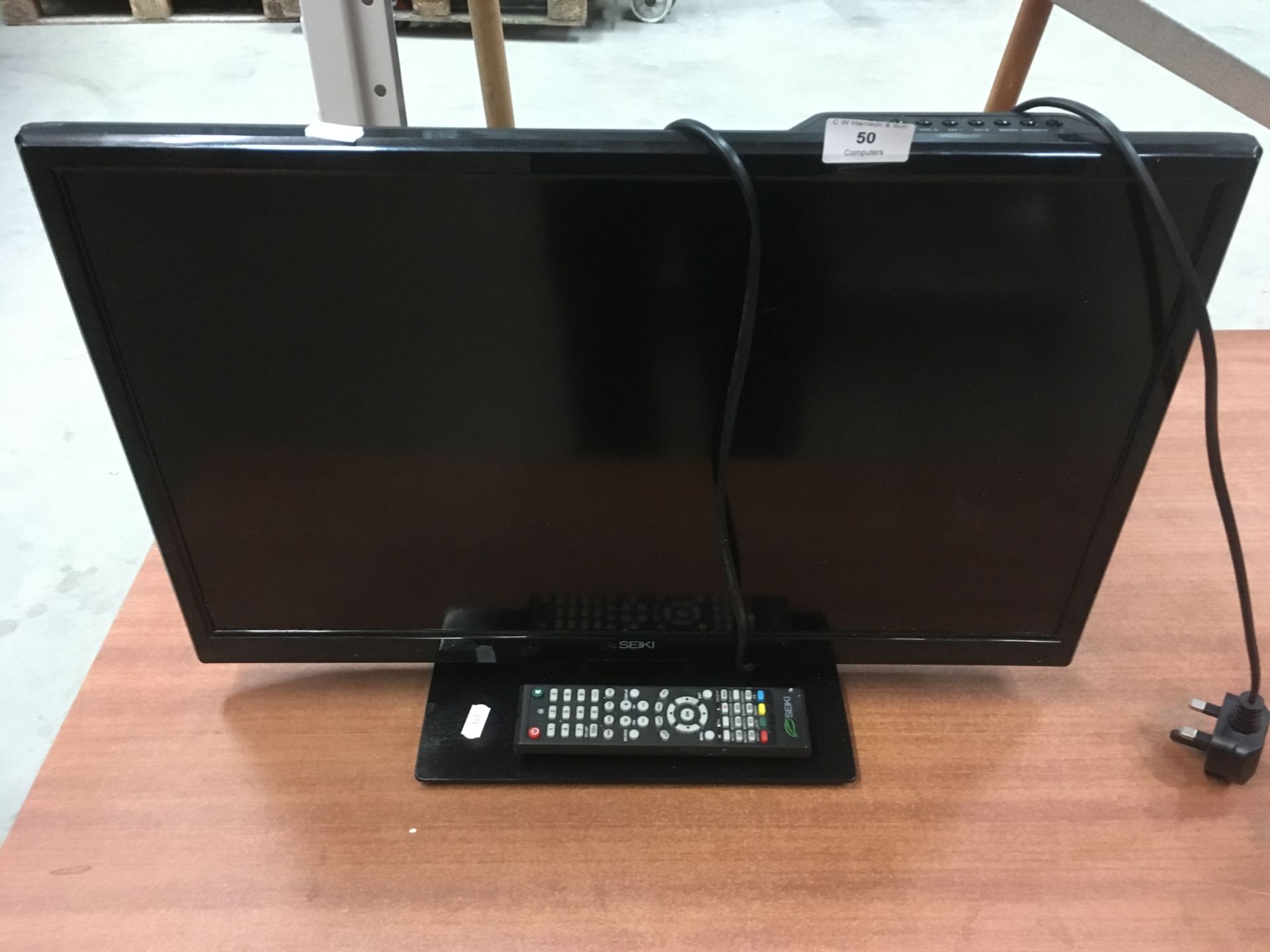 Seiki SE24GD01UK 24" LCD TV/DVD combi with remote control