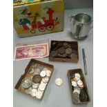 Contents to tray - assorted GB and American coins including a 2006 five pound coin,