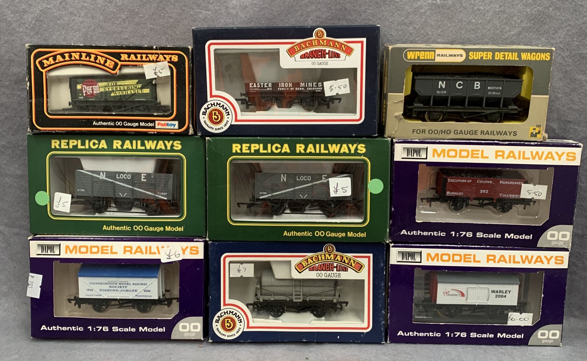 Nine boxed OO gauge goods wagons/rolling stock by Bachmann, Dapol, Replica, etc.