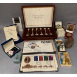 Contents to tray - a set of six silver sovereign Queens Spoon Collection Members Edition in case,