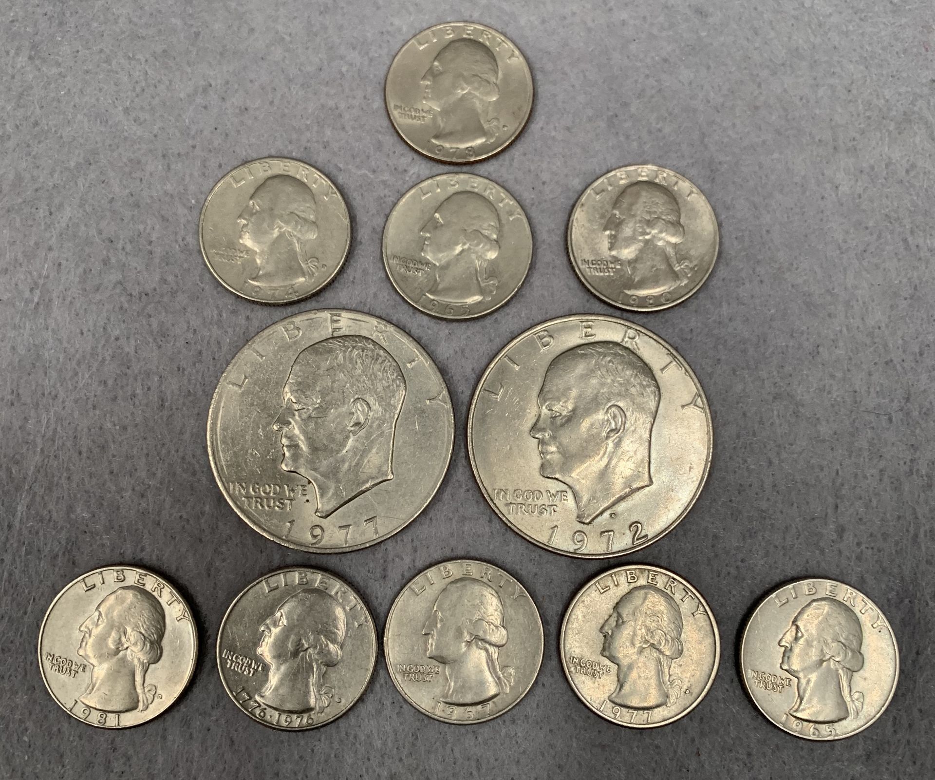 Contents to bag - two American dollars 1972 and 1977, nine American quarter dollars 1960s, - Image 3 of 4