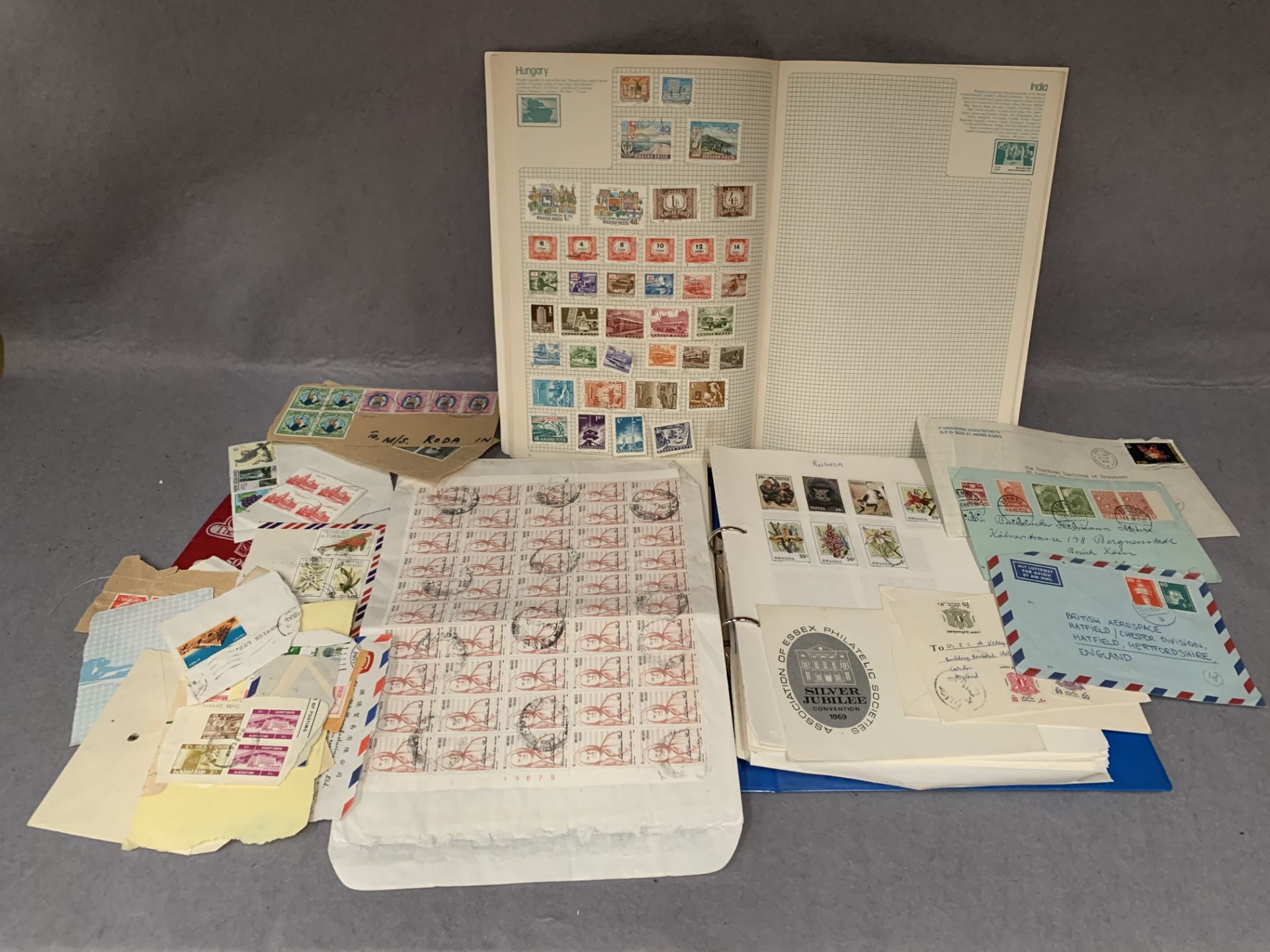 Contents to tray, World and GB stamps,