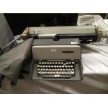 Royal 101 manual typewriter computer with cover - crack to casing