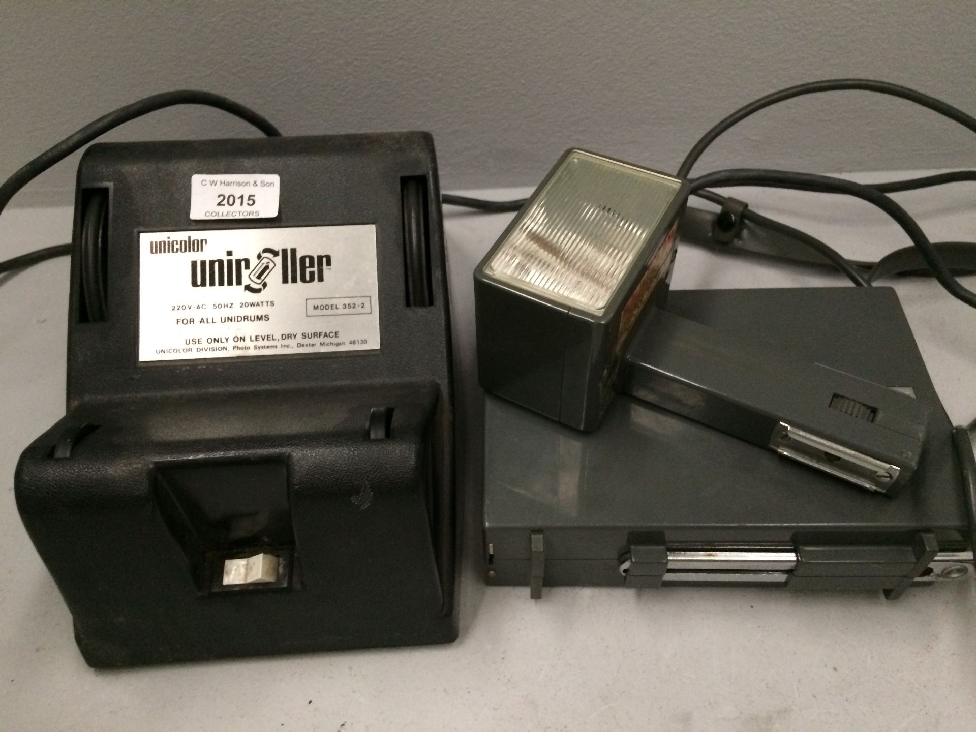 2 x items - Unicolor 352-2 uniroller and a Metz Mecablitz flash (Unicolor, Plug cut off,