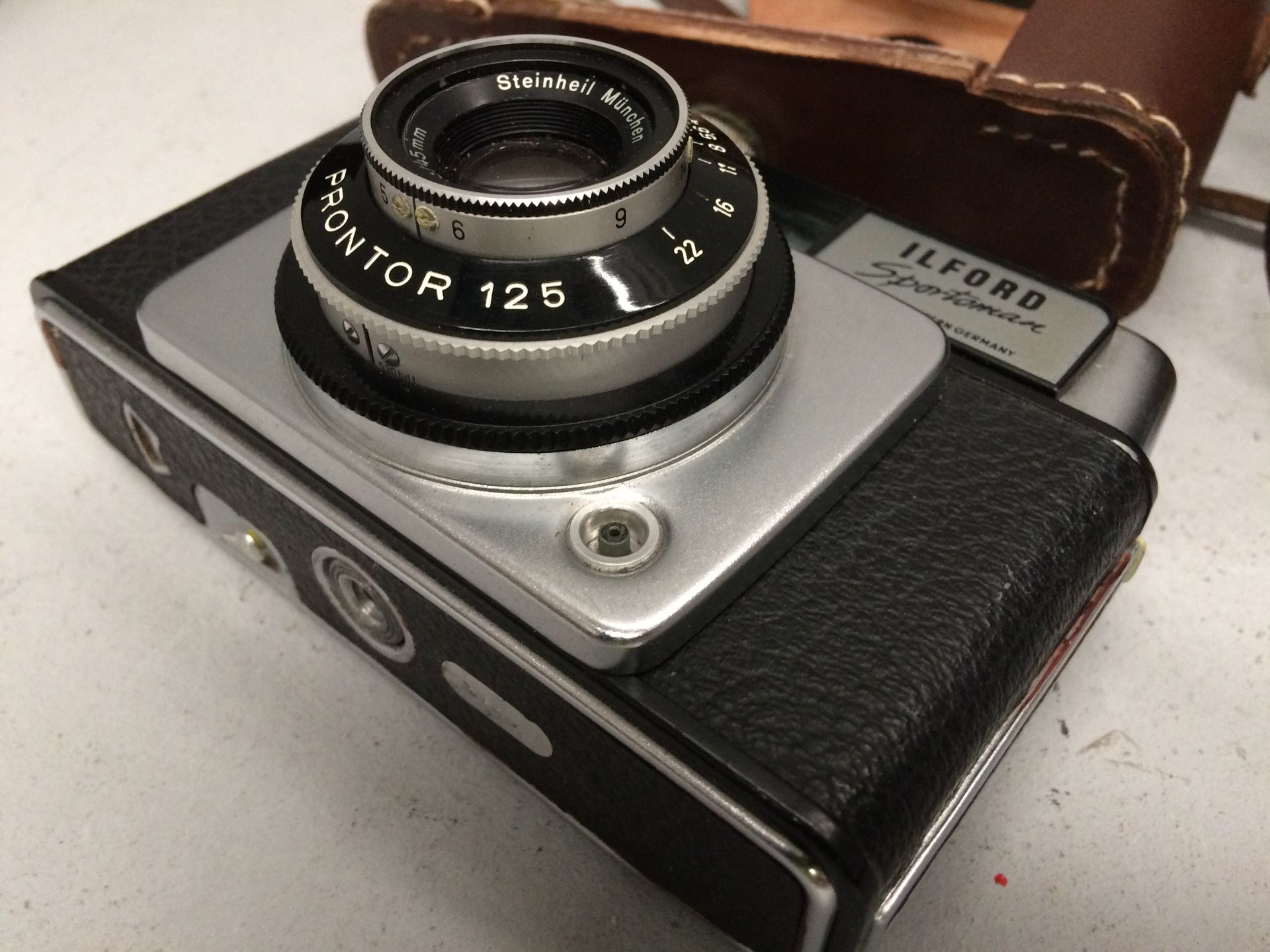 4 x items - Kodak folding Brownie six-20 camera, Ilford Sportsman camera with Prontor 12. - Image 5 of 12