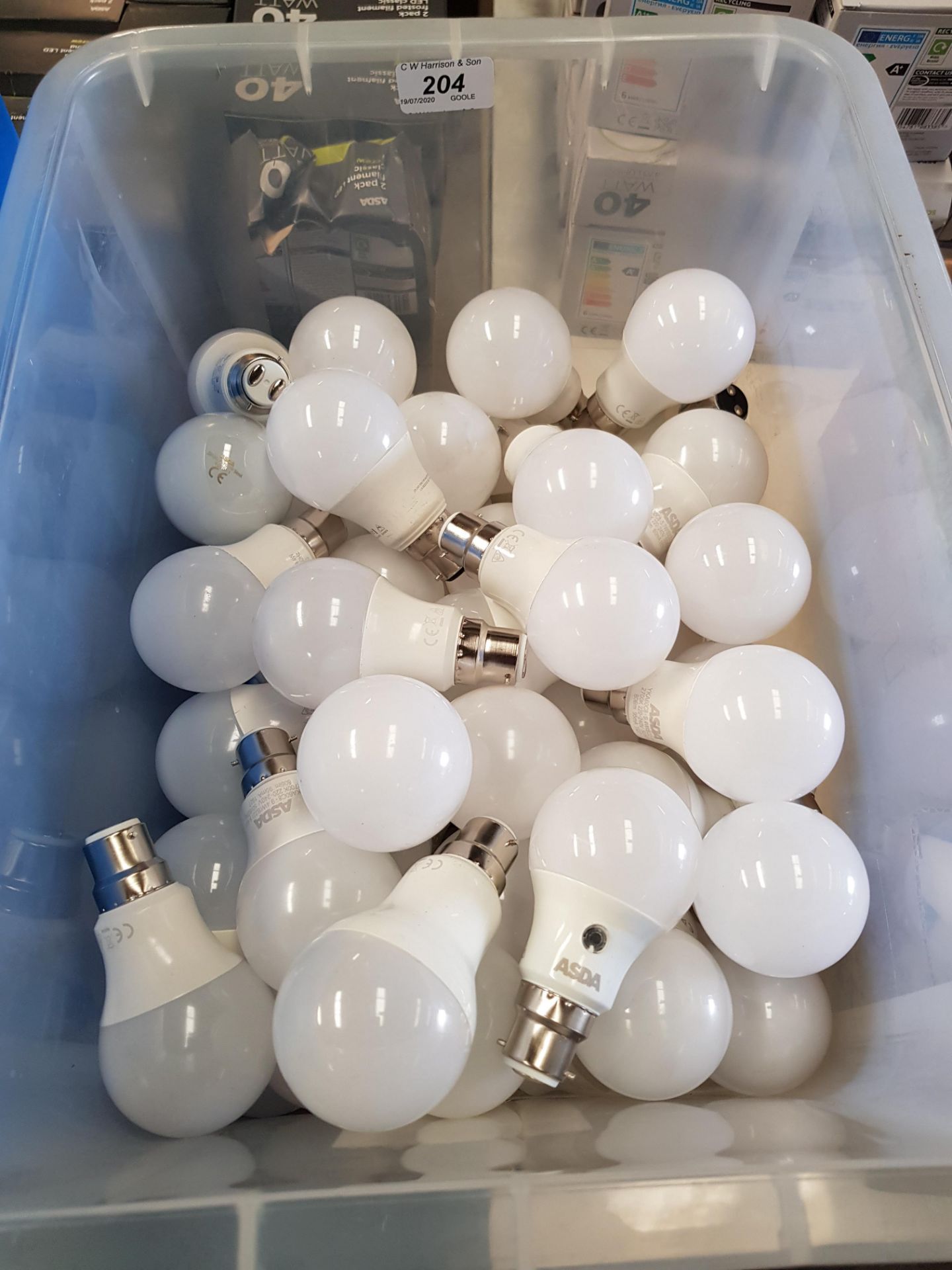 A QUANTITY OF MIXED LED BULBS