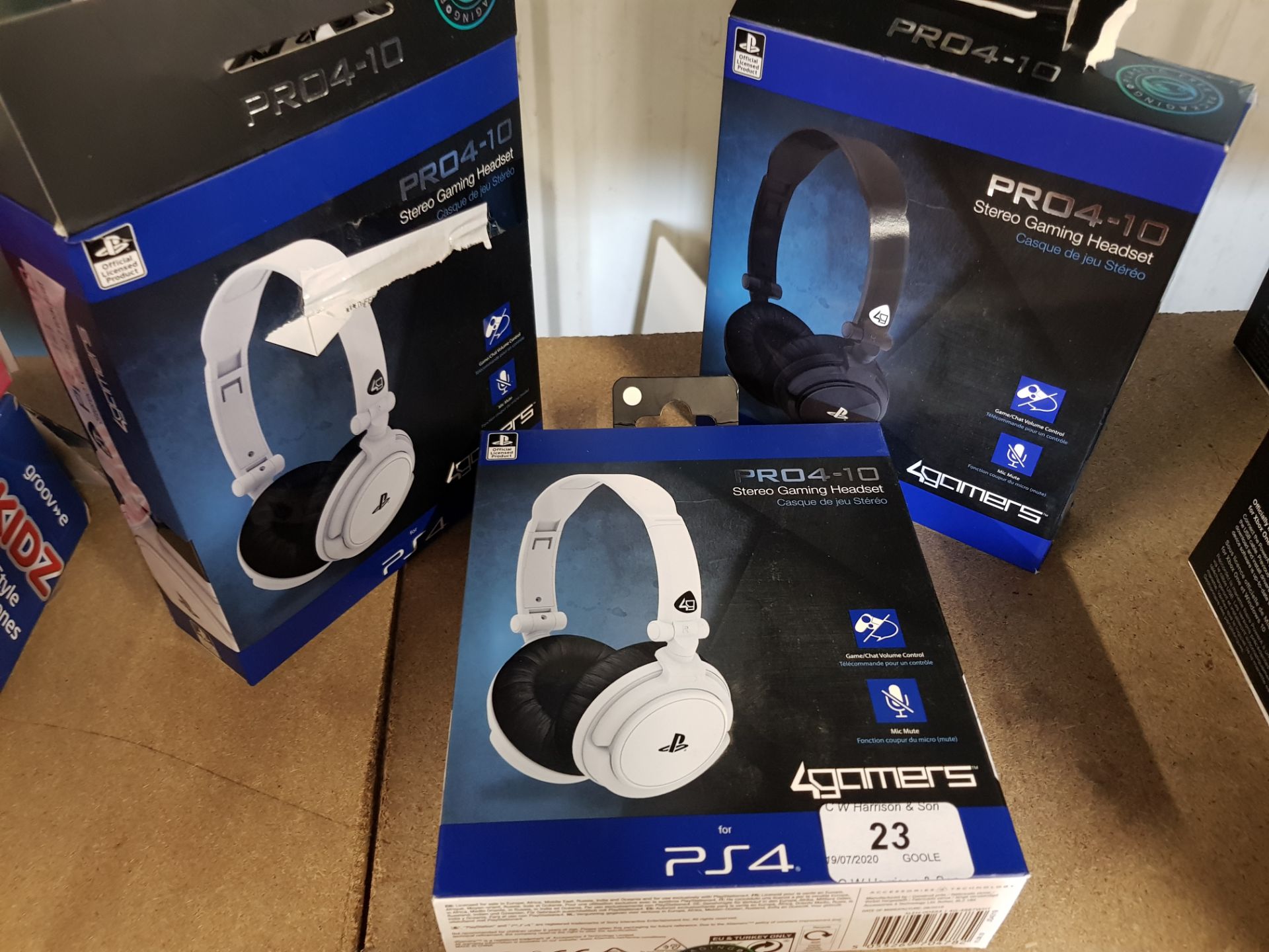 3 X PS4 PRO 4–10 GAMING HEADSETS