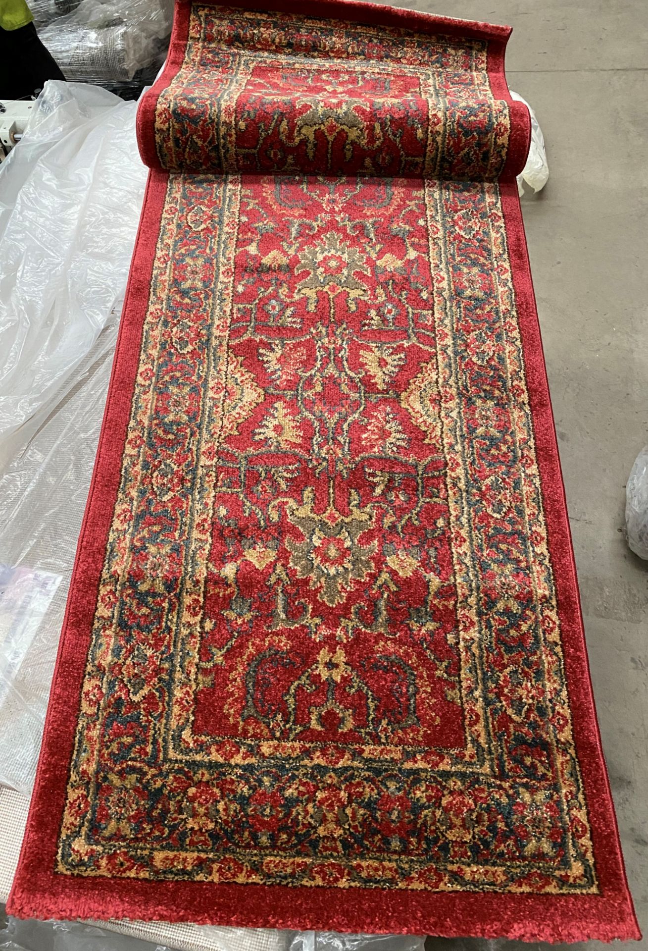 A Safavieh Mahal MAH693F-28 red/navy rug - 2' x 8'