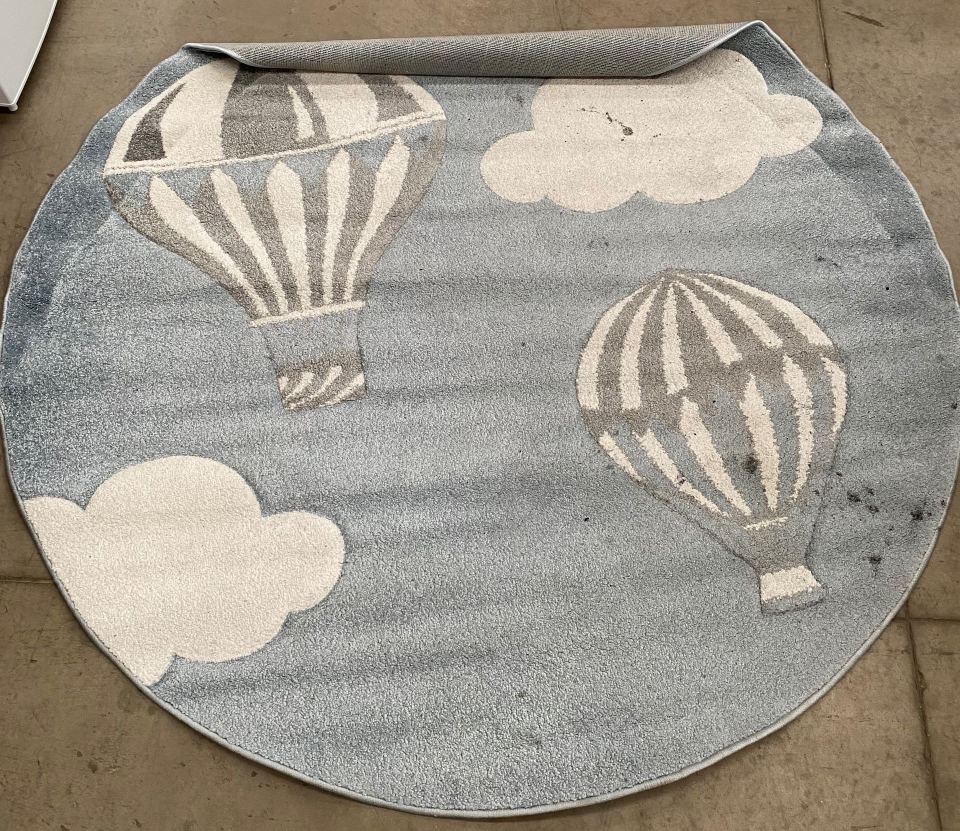 A Carpet City Bueno light blue circular rug with air balloon design 160cm x 160cm (