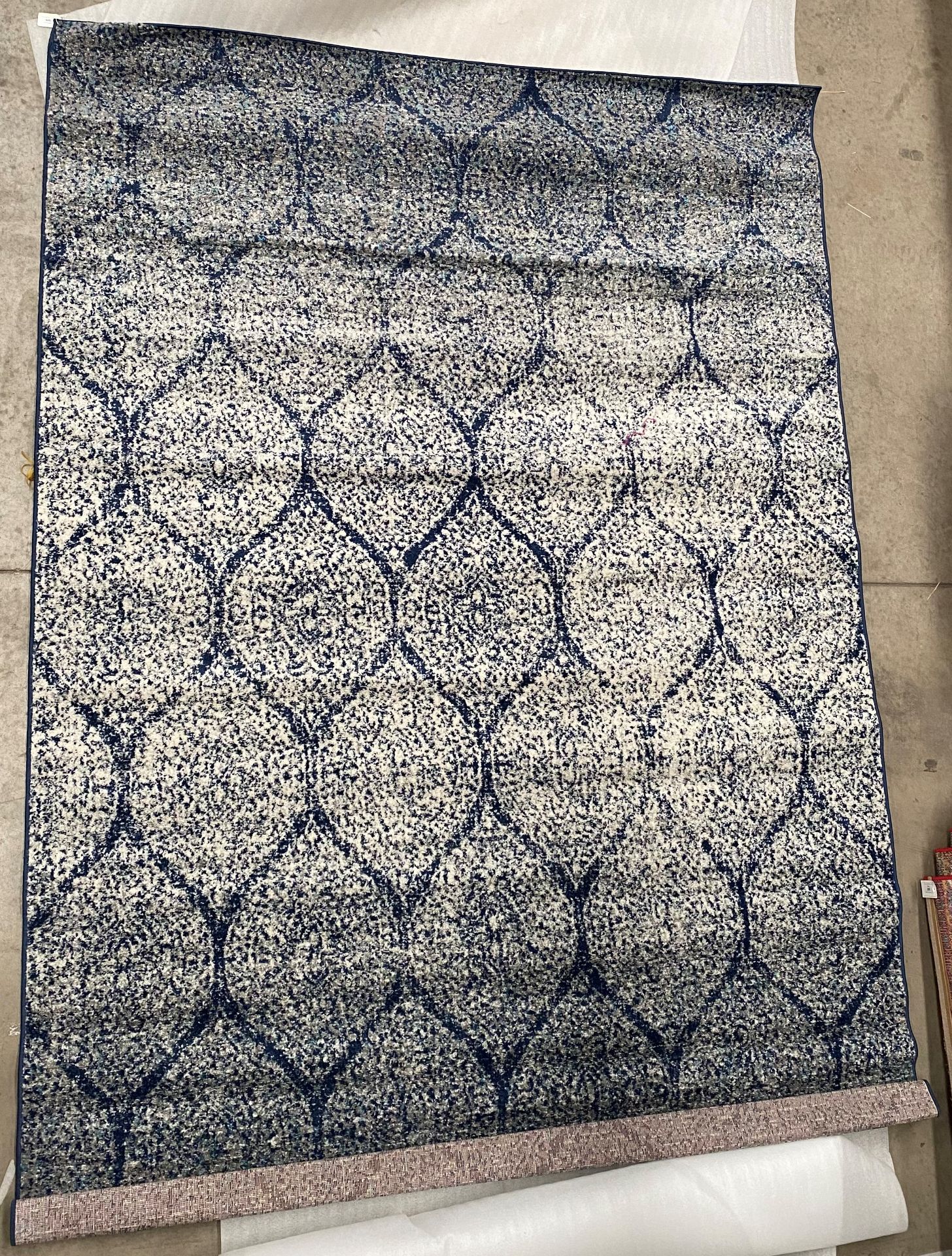 A Safavieh Madison Royal Blue/White rug - 200cm x 300cm