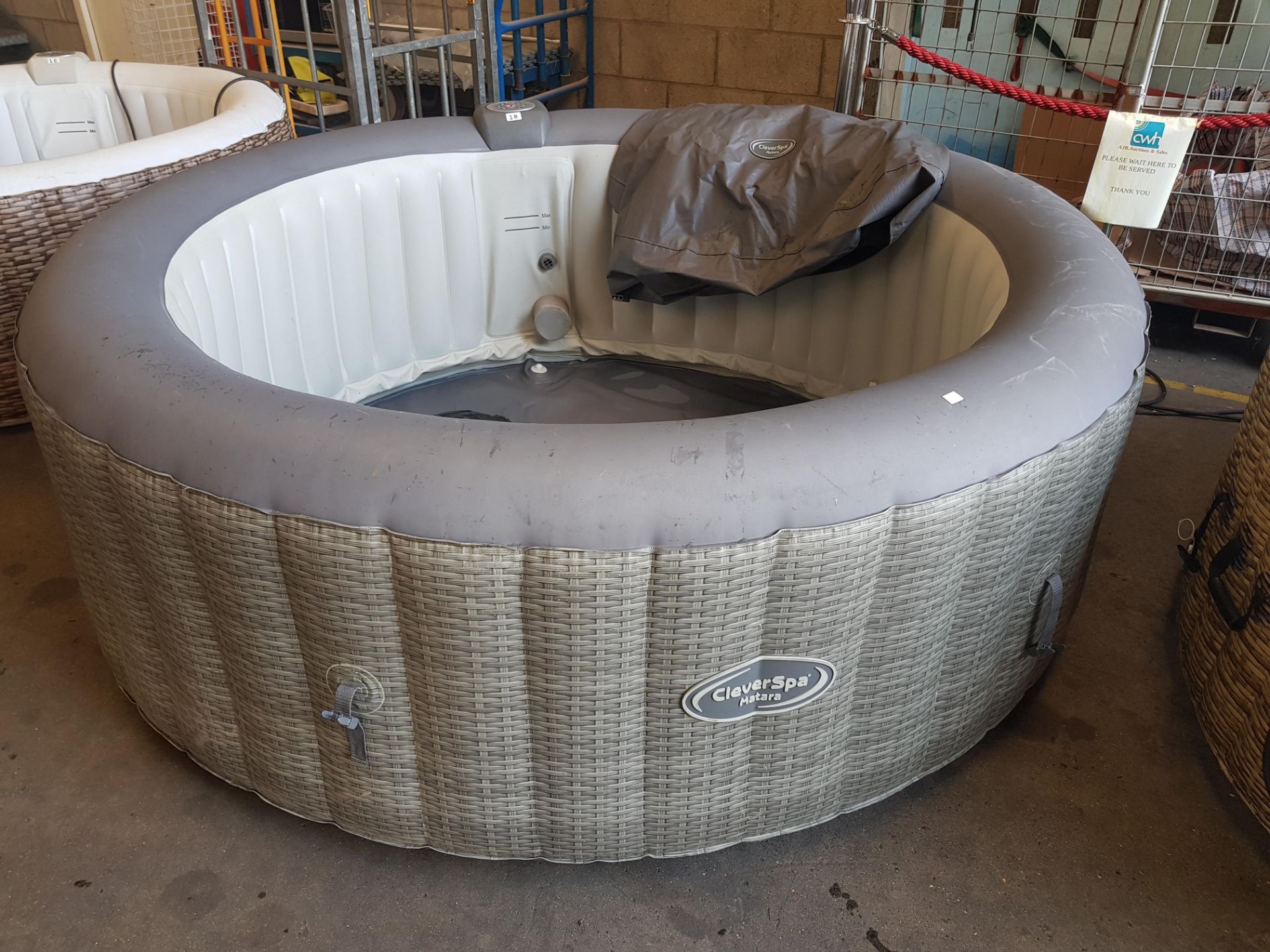 CLEVER SPA MATARA 6 PERSON HOT TUB (CURR