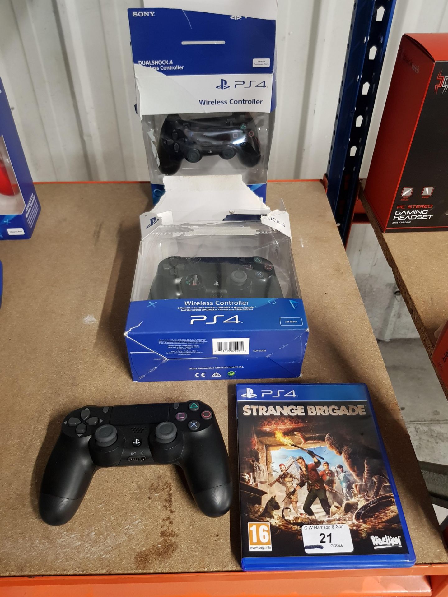 4 ITEMS – 3 X PS4 DUALSHOCK WIRELESS CON