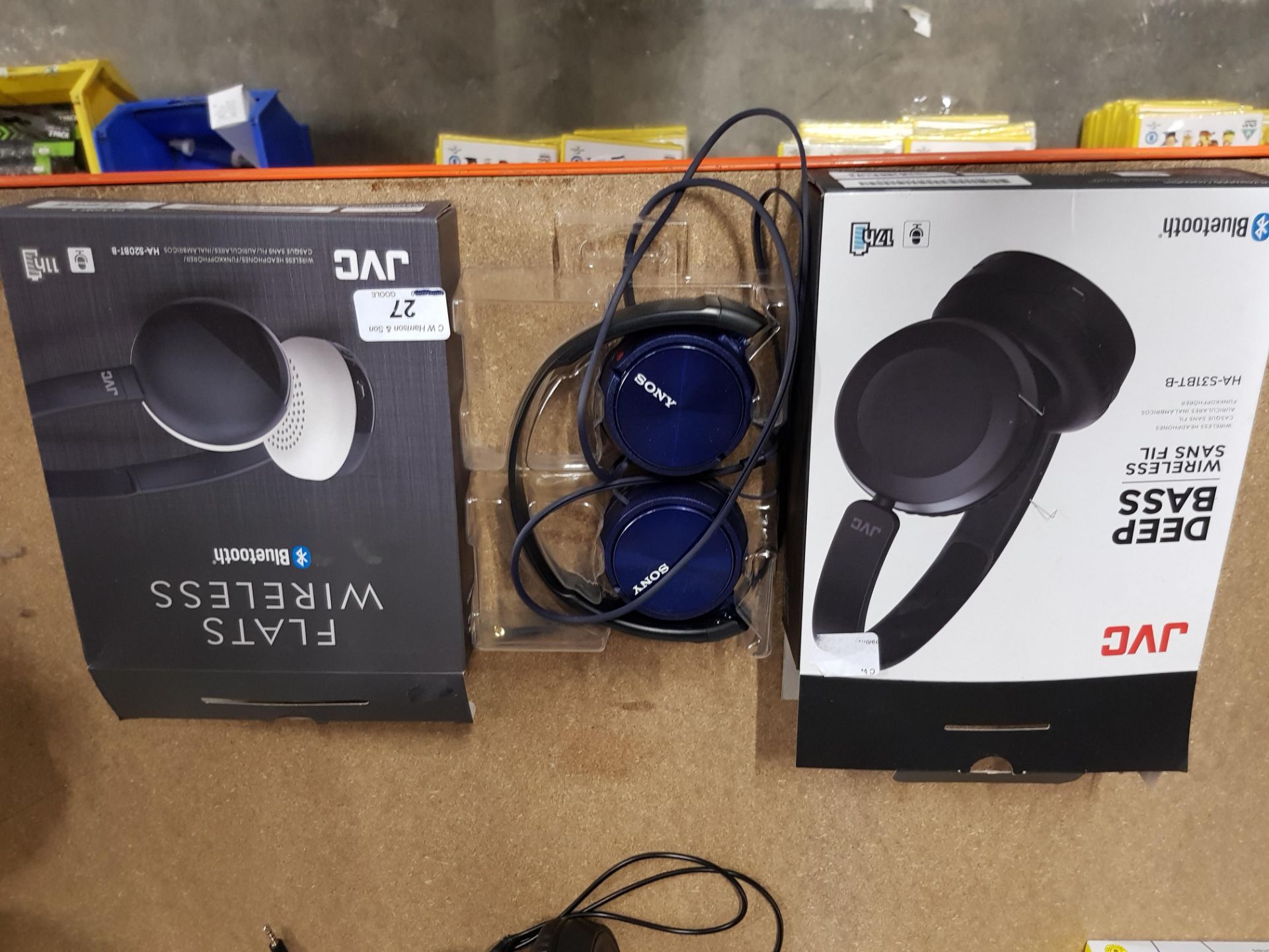 3 ITEMS – 1 X JVC DEEP BASS WIRELESS HEA