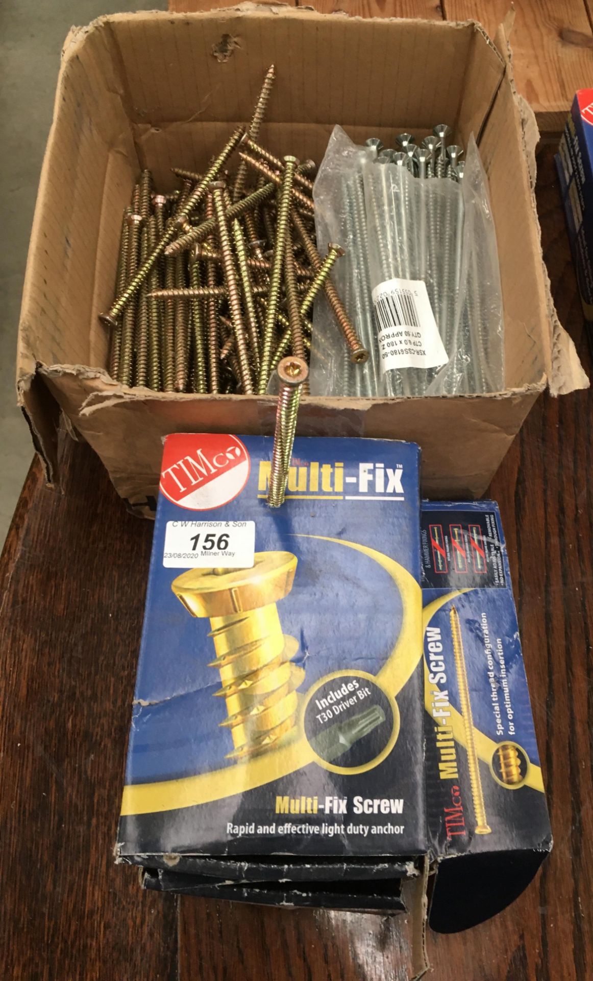 Approximately 500 x Timco concrete screws