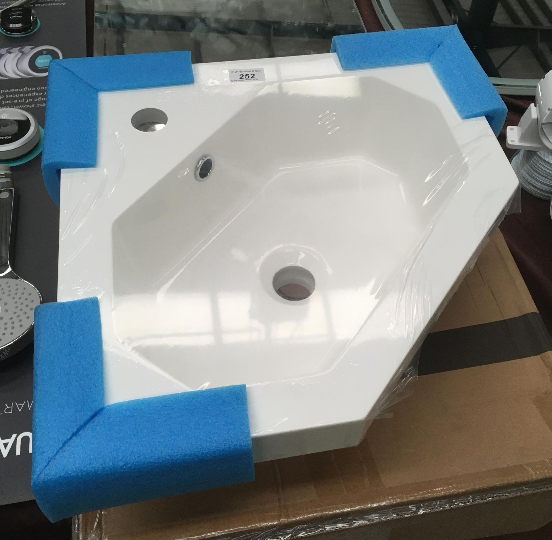 425 x 425 polymarble corner sink