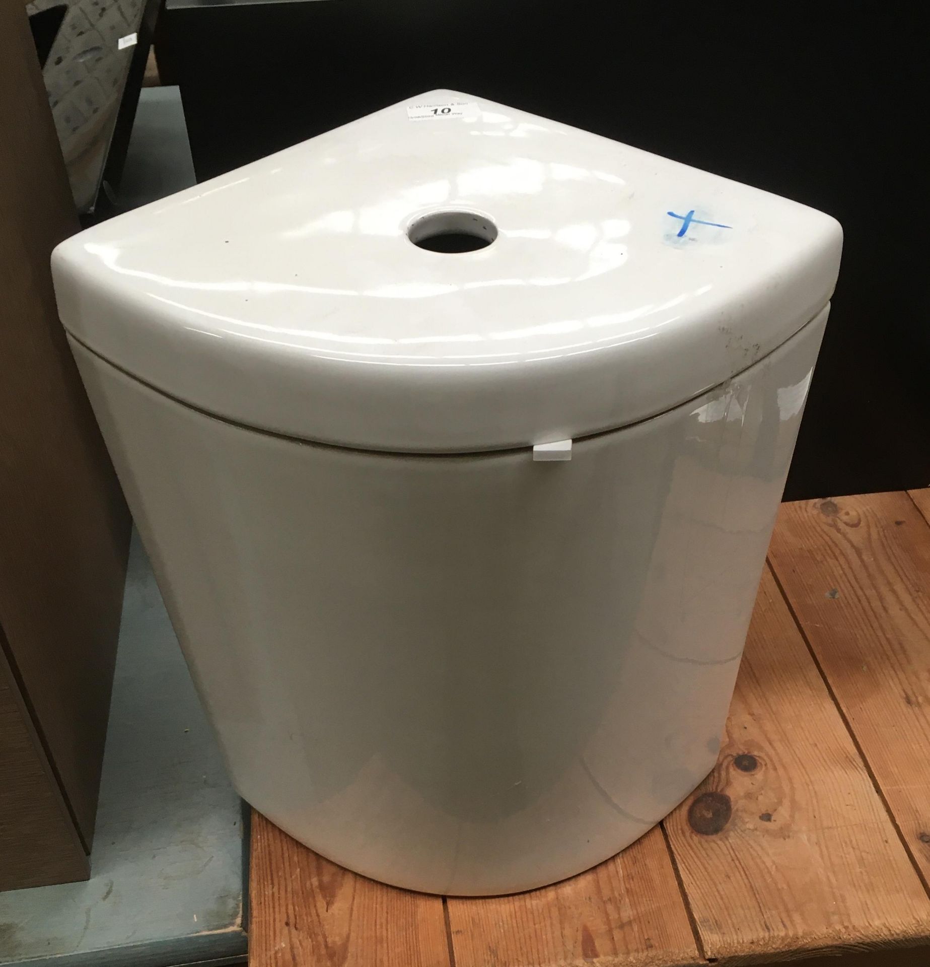 350 corner toilet cistern