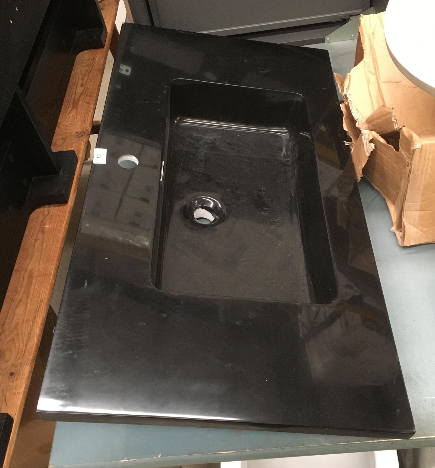 900 x 480 black sink