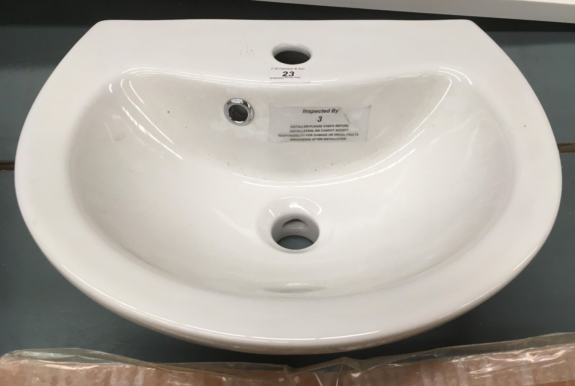 450 wall hung sink